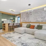 Ada Homes Coresi B8 * Braşov