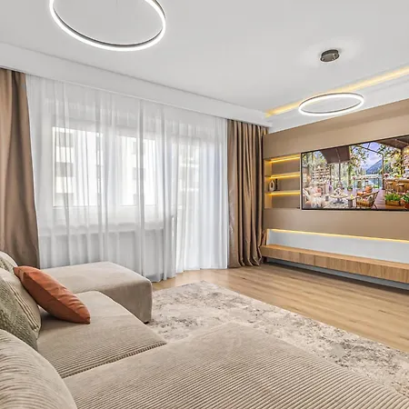 Ada Homes Coresi B8 ブラショフ